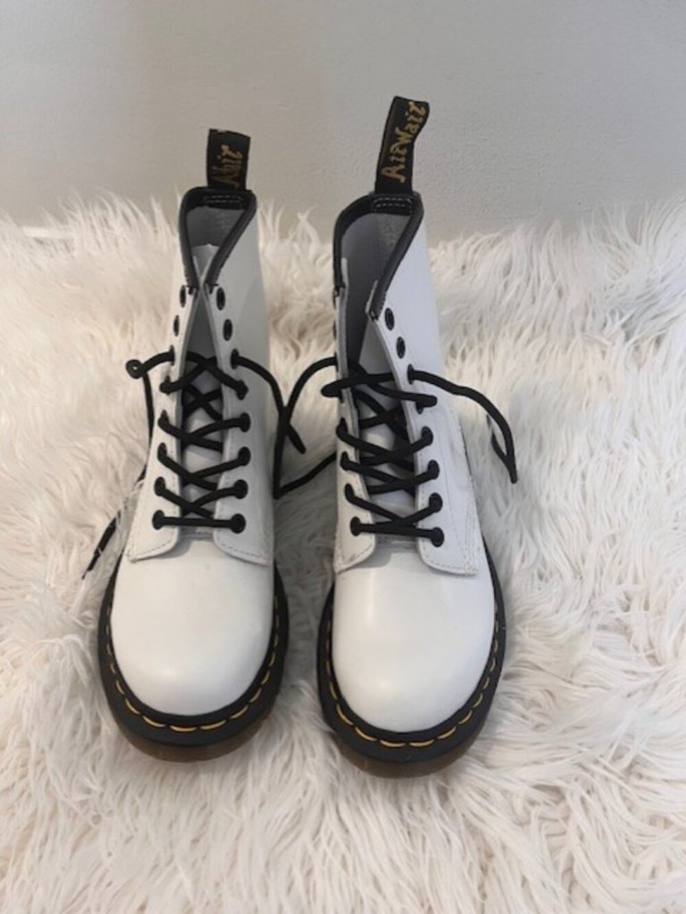 NWOT 1460 Dr. Martens Lace Up Boots - Size 5 - White